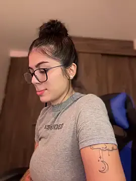 ElianJulian – webcam model profile photo Image 3