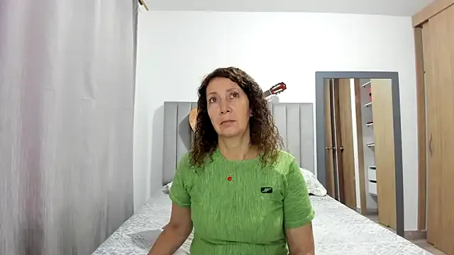 LiaRussel – webcam model profile photo Image 12