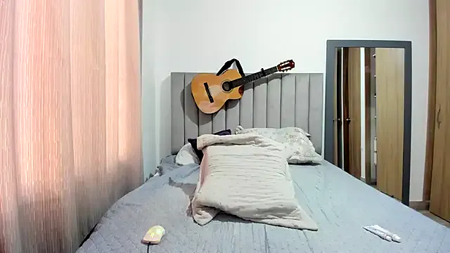 LiaRussel – webcam model profile photo Image 13