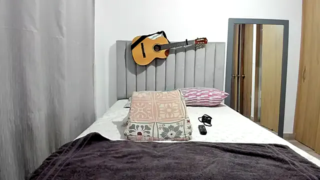 LiaRussel – webcam model profile photo Image 3