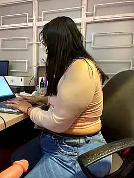 Liyanamee – webcam model profile photo Image 12