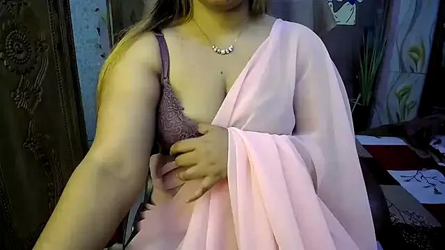 Yasmini – webcam model profile photo Image 7