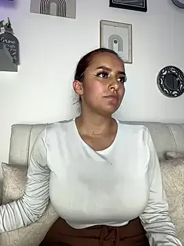 Yasmini – webcam model profile photo Image 12