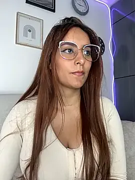 Yasmini – webcam model profile photo Image 5