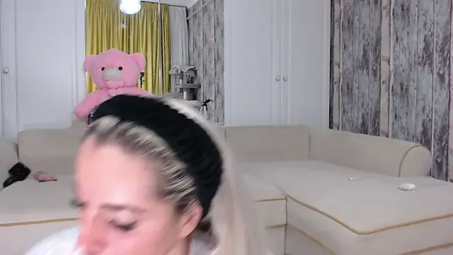 Noya – webcam model profile photo Image 6