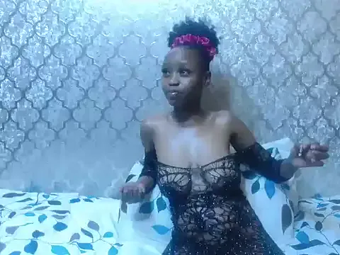 SexyPetitex25 – webcam model profile photo