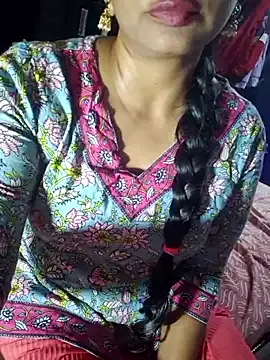 LeyaKan – webcam model profile photo Image 4