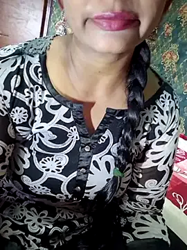 LeyaKan – webcam model profile photo Image 6