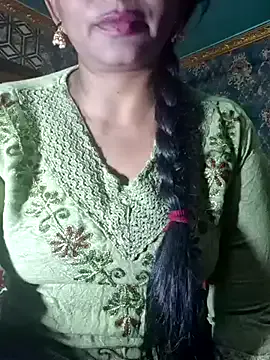 LeyaKan – webcam model profile photo Image 9