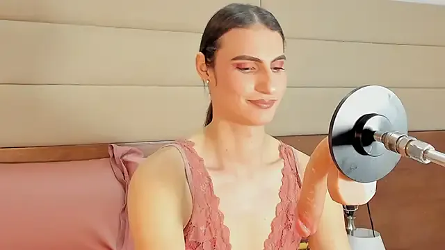 XXXLunaBella – webcam model profile photo Image 4