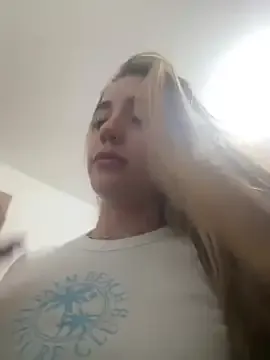 EvelyneFlirtyMilf – webcam model profile photo Image 5