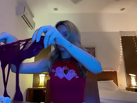 DarwinThomson – webcam model profile photo Image 17