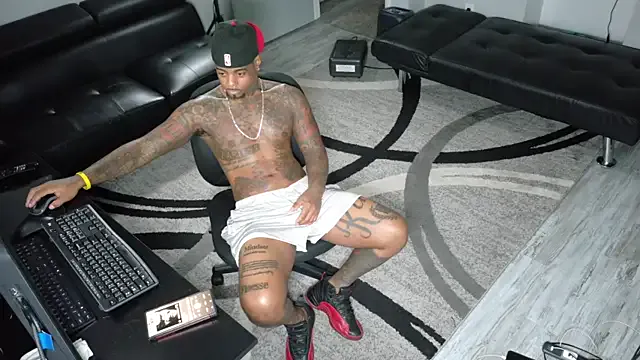 LiaRussel – webcam model profile photo Image 2