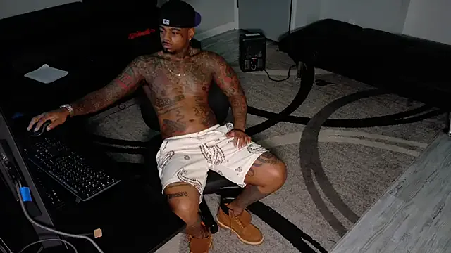 LiaRussel – webcam model profile photo Image 5