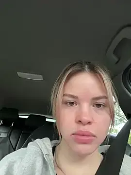 Yasmini – webcam model profile photo Image 8
