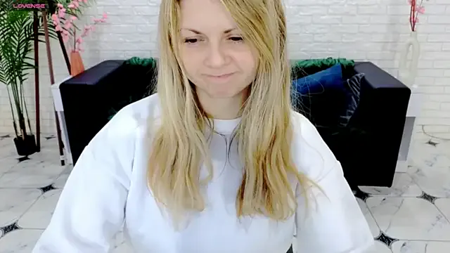 SmilingEmily_'s Thumb Image