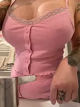 EvelyneFlirtyMilf – webcam model profile photo Image 4