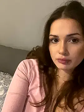 Yasmini – webcam model profile photo Image 3