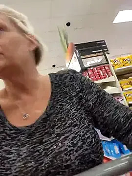 SheylaSinclair – webcam model profile photo Image 2