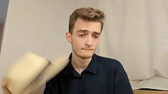 LiaRussel – webcam model profile photo Image 2