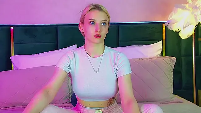 arieel__722 – webcam model profile photo Image 2