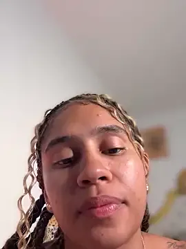 Sara_fun – webcam model profile photo Image 2