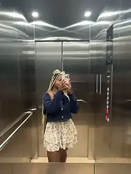 Skinny_Asian_Amanda – webcam model profile photo Image 3