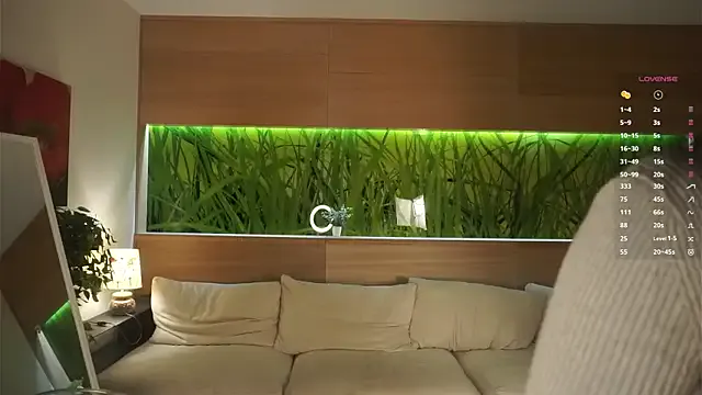 CreamyyLipss69 – webcam model profile photo Image 5