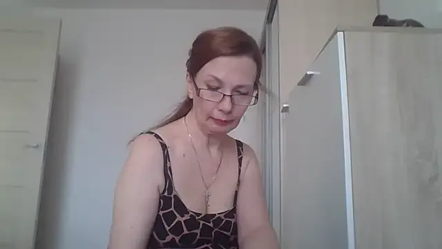 SunnyDesirexxx – webcam model profile photo Image 3