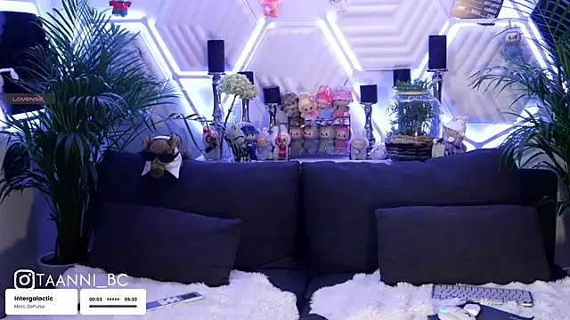 UrielRay – webcam model profile photo Image 19