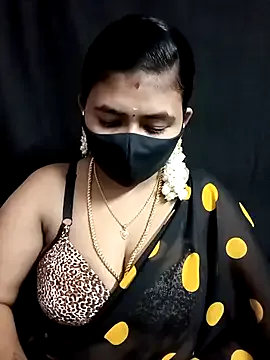 Bella-999 – webcam model profile photo Image 8