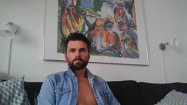 TB1977DK – webcam model profile photo