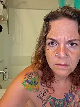 CurvyxxCumBucket – webcam model profile photo Image 12