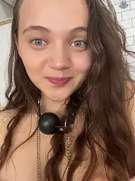 LisaPearly – webcam model profile photo Image 2