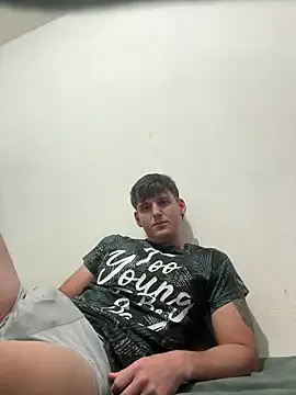 LEONAAx – webcam model profile photo Image 3