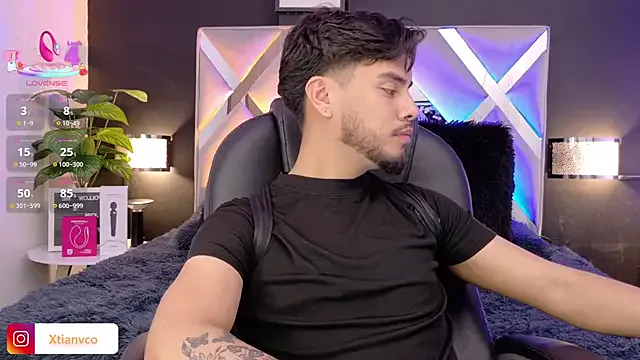 EvelyneFlirtyMilf – webcam model profile photo Image 6