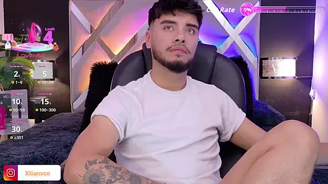 EvelyneFlirtyMilf – webcam model profile photo Image 7