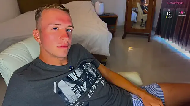 Zeefy – webcam model profile photo Image 16