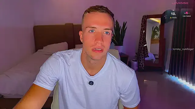 Zeefy – webcam model profile photo Image 3