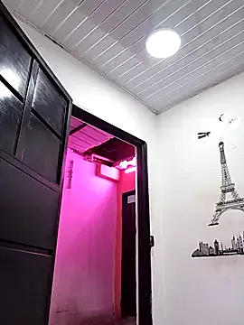 TOP_po – webcam model profile photo Image 3