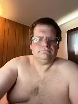 Krittyass – webcam model profile photo Image 2