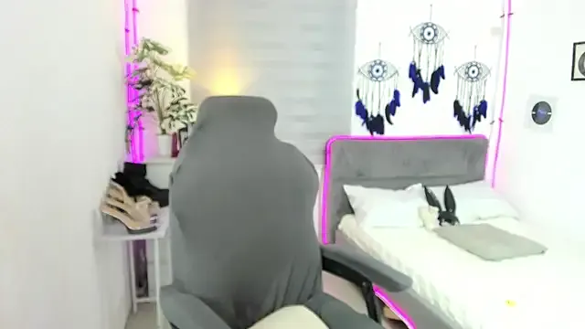 TastyTiffy – webcam model profile photo Image 12