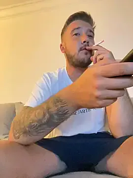 laura_collins – webcam model profile photo Image 3