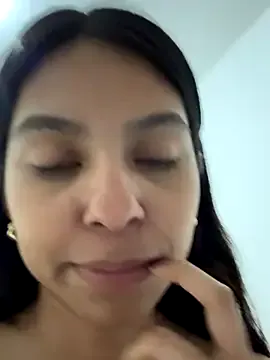 charolmoralesrs – webcam model profile photo Image 11