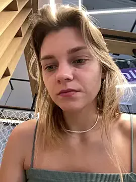 Cameron_April – webcam model profile photo Image 10