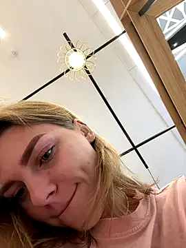 Cameron_April – webcam model profile photo Image 15