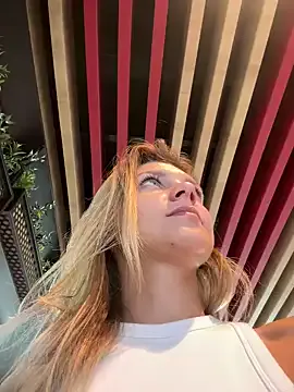 Cameron_April – webcam model profile photo Image 3