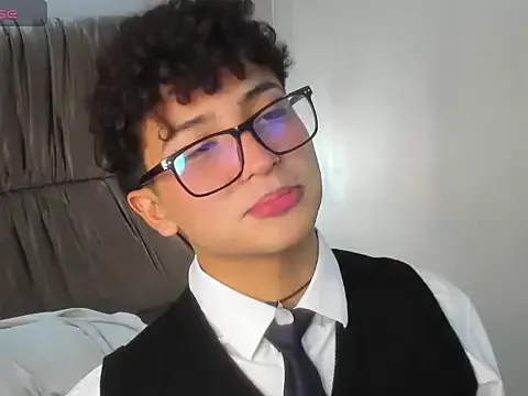 ElianJulian – webcam model profile photo Image 4