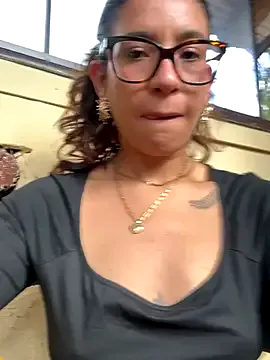 Yasmini – webcam model profile photo Image 10