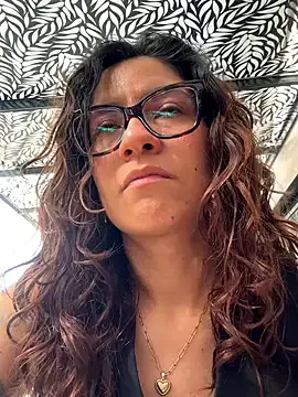 Yasmini – webcam model profile photo Image 16